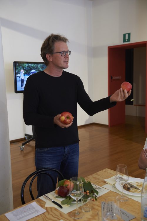 BAU Residency 2018, Nico Angiuli, FUTURA. Mittagstisch in the frameworkf of Transart Festival. Foto: Gregor Kuen Belasi
