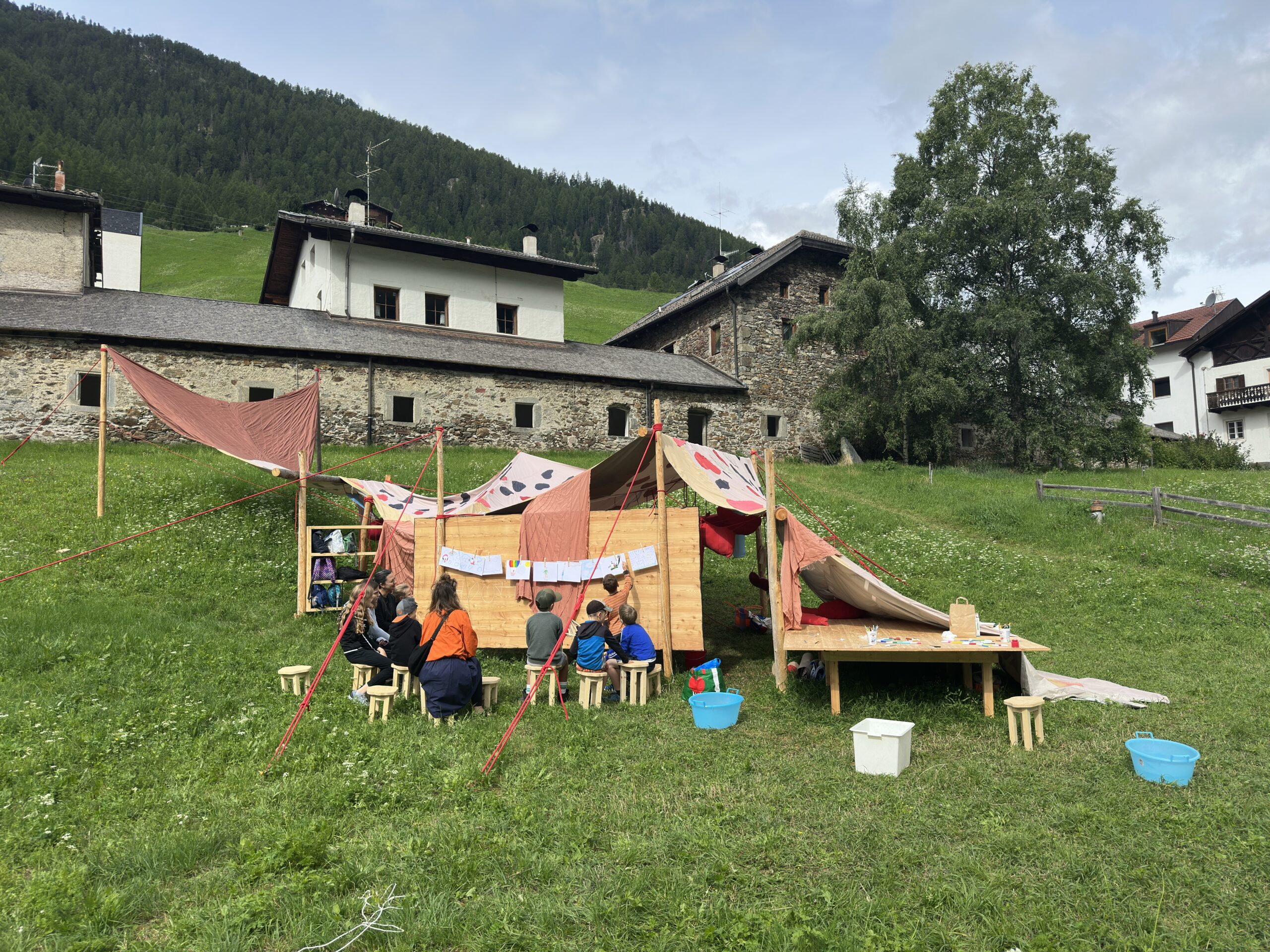 Workshop with Ingrid Hora, exhibition Unteroberwasser curated by BAU, 2025, Photo: Daniela Brugger